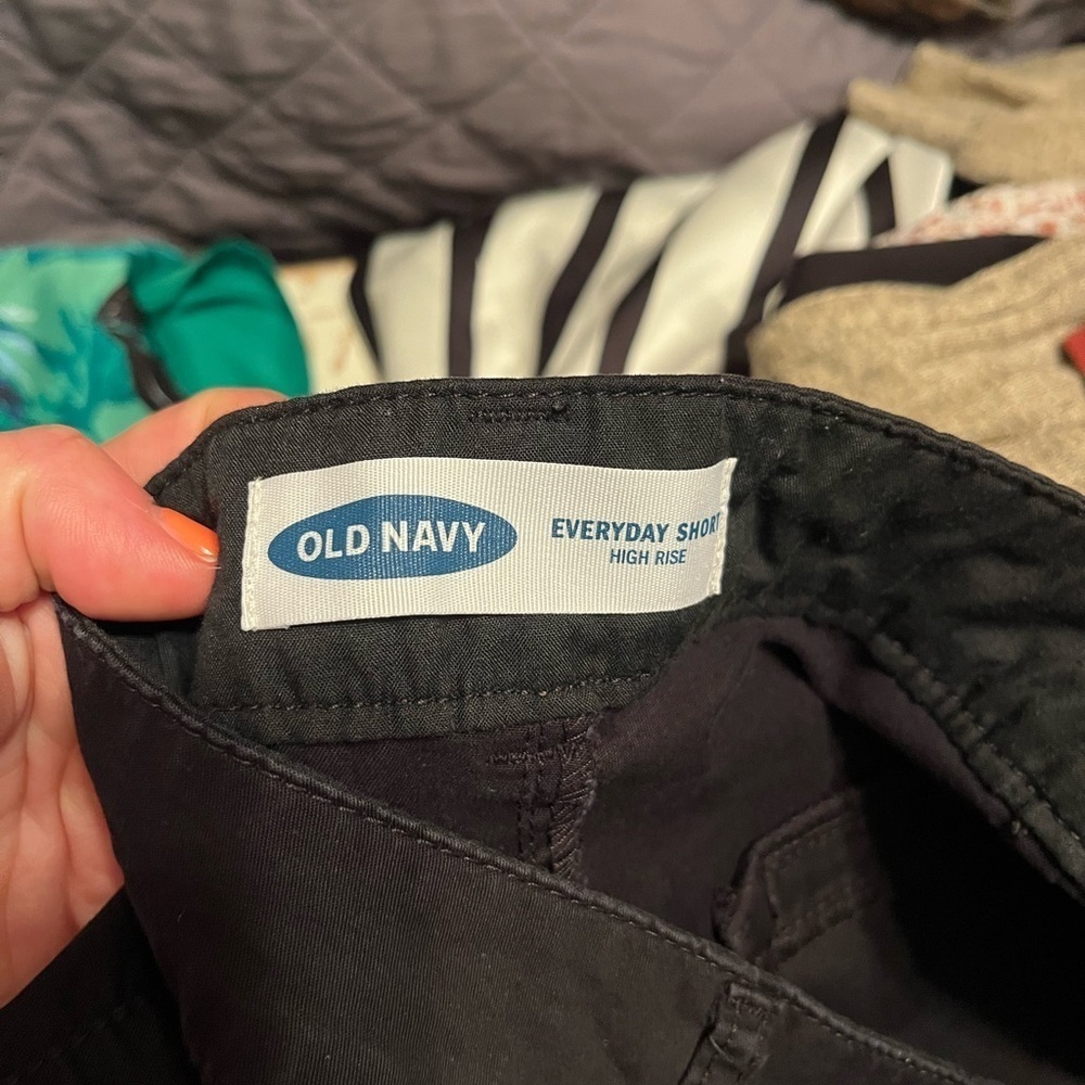 Old Navy Women’s Everyday Black Shorts | High Rise | Size 16 - Picture 3 of 4